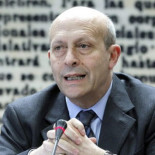 Wert trampeó el rendimiento académico para cercenar las becas