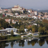 Tui (Pontevedra) multará por dormir en el coche y cantar de madrugada