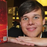 Una universidad demanda a un estudiante que se sacó la carrera demasiado rápido