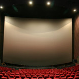 Así se reemplaza una pantalla de cine IMAX