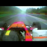 Espectacular adelantamiento en la formula 2