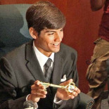 El socorrista despedido por salvar a un joven recibe las llaves de la ciudad en EE.UU.