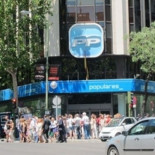 Los funcionarios de la Audiencia Nacional cortan el tráfico y protestan frente a la sede del PP
