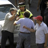 Varios taxistas destrozan vehículos de los que no secundan una protesta
