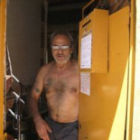 Un ciudadano tapia su puerta para morir de hambre si no encuentra trabajo