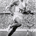 Gráfico interactivo: Bolt vs.116 años de sprinters olímpicos. Todos los medallistas olímpicos en una sola carrera