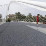 Murcia también instala un felpudo anticaídas en su puente de Calatrava