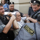 Garry Kasparov es detenido y golpeado en una manifestación en Rusia en apoyo a Pussy Riot [ENG]