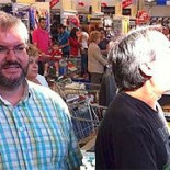 Parados de Mérida acuden al Carrefour a ‘expropiar’ alimentos