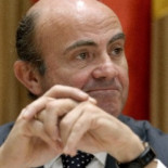 La UE obliga a De Guindos a cerrar los bancos inviables