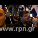 Fascistas de Amanecer Dorado destruyen puestos de inmigrantes en Atenas