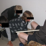 Sacerdote de la Escuela Secundaria hace lamer nata montada de sus rodillas a los alumnos como iniciación [ENG]