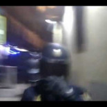 La policía acosa a un grupo en el que estaba Alberto Garzón