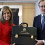 Cifuentes admite que los policías no van identificados para no ser denunciados