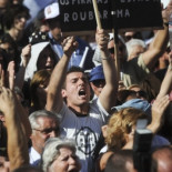 'Portugal se hunde pero los políticos no dejan de robar a los trabajadores'