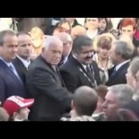 Un hombre dispara con un arma de juguete al presidente checo Vaclav Klaus y sus guardespaldas no se enteran