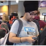 La fotografía de una mujer con vello facial se vuelve una lección de humanidad