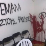 Anarquistas griegos entran en la sede del partido nazi Amanecer Dorado