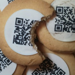 Esos cuadrados blancos y negros que aparecen en los carteles