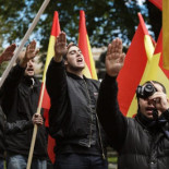 Bates de béisbol y puños americanos en el acto falangista del 12-O en Bilbao