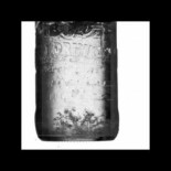 Por qué al golpear la boca de una botella de cerveza se rompe el fondo si está rellena con agua pero no con cerveza