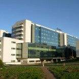 Pacientes de cáncer alertan de que el hospital de Santiago les retrasa el tratamiento por ser caro