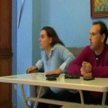 Una familia 'okupa' su propia casa