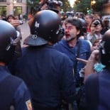 Varios diputados rodean el Congreso para exigir el nuevo iPad