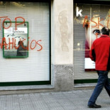 Kutxabank suspende las ejecuciones hipotecarias ante la presión social