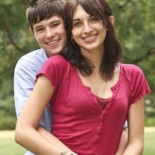 Chico (transexual) conoce chica (transexual): una pareja más de adolescentes enamorados…