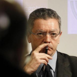 Los colegios de abogados de Canarias declaran a Gallardón "persona non grata"