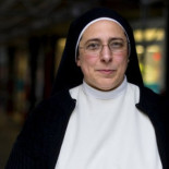 Sor Lucía Caram:¿Aceptaría dinero de cualquiera? No del dueño de Zara