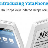 Móvil Android con dos pantallas, una de ellas de tinta electrónica