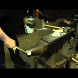 Cómo encender un cigarrillo con un martillo