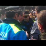 22 policías para detener a un vendedor de aviones de papel (CAT)