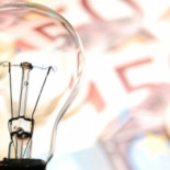 El gobierno cuela por la puerta de atrás más déficit de tarifa