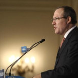 La patronal propone que los jóvenes ganen sólo el salario mínimo: 645,3 euros mensuales