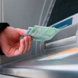 Adiós al ahorro: la banca acaba con los superdepósitos y prepara más comisiones