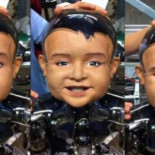 El primer vistazo al robot-bebé resulta más que 'inquietante'