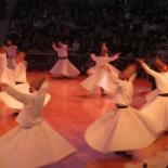 "Girando hacia Dios", diario de viaje sobre los derviches