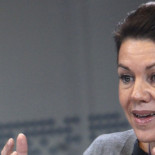 Cospedal reta a Bárcenas a enseñar los recibís