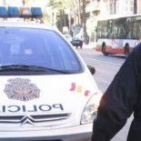 Hospitalizado un joven hallado con quemaduras y gasolina frente a una entidad financiera