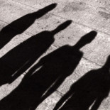 ¿Tienen que ser paralelas las sombras con luz del sol?