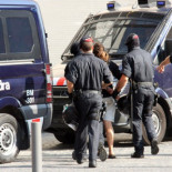 Imputados dos mossos por detener a indignados en el juzgado