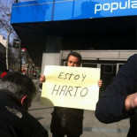 Ciudadano en la sede del PP harto de la corrupción