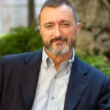 Pérez-Reverte: "Rajoy miente una vez más; otros sí han trincado, lo sabe y los está protegiendo"