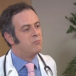 Vídeo de Vaya Semanita: Un médico tartamudo genera mucha angustia al dar el parte del paciente