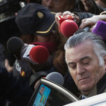 Bárcenas se muestra optimista porque el juez le ha pedido un autógrafo