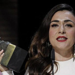 Candela Peña: «He visto morir a mi padre en un hospital público donde no había mantas ni para taparlo»