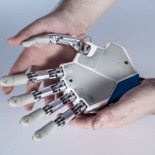 Primera mano biónica que permite sentir